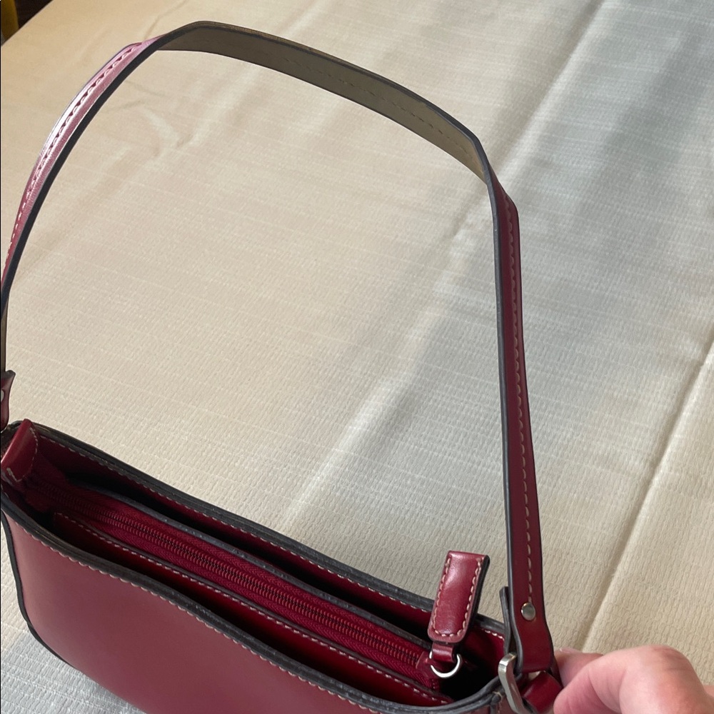 Classic Red Leather Shoulder Bag - Picture 5 of 11